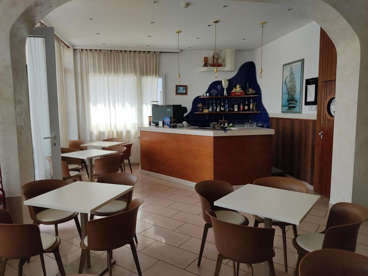Hotel Alexander Resort Римини Экстерьер фото