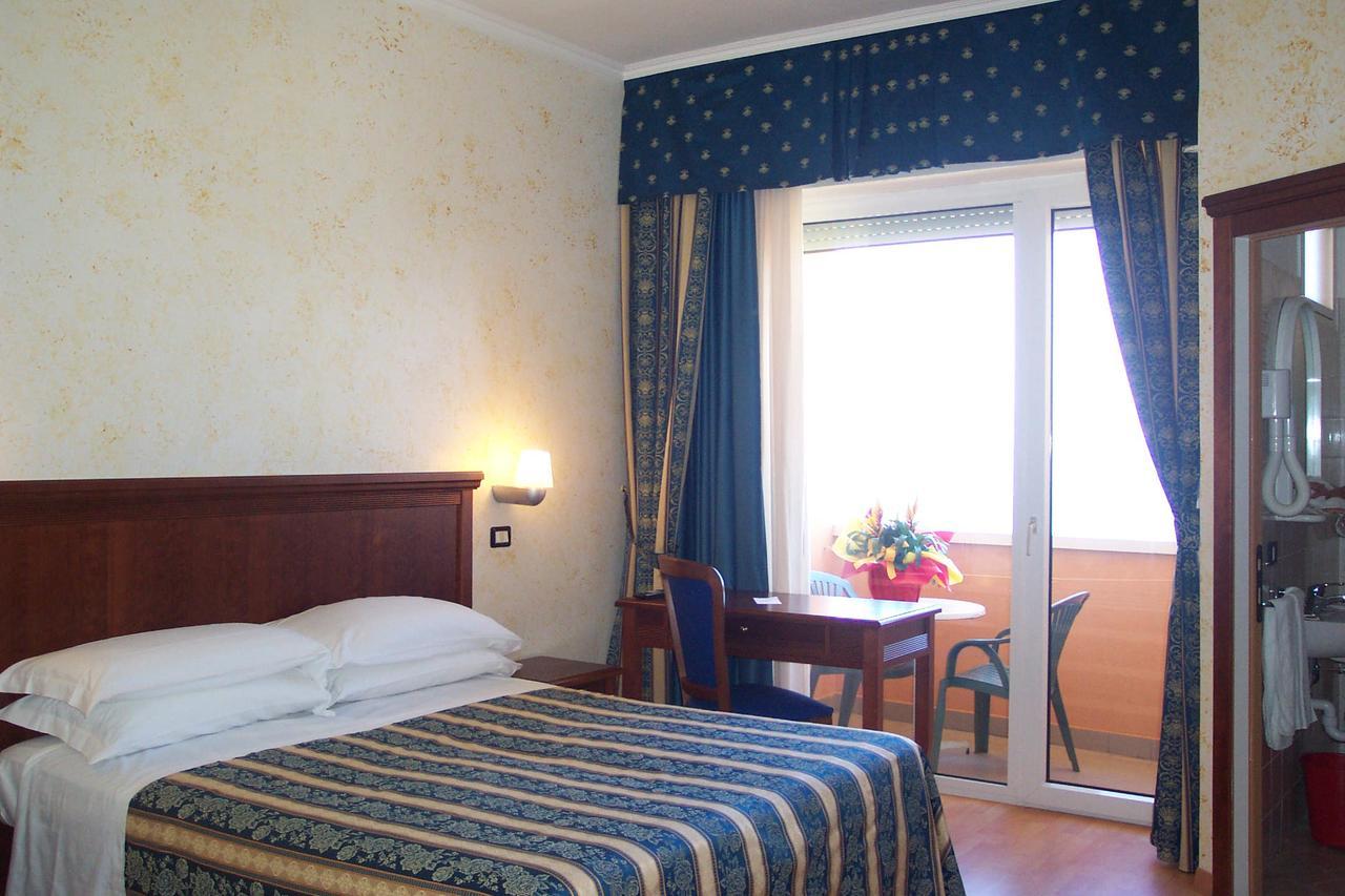 Hotel Alexander Resort Римини Экстерьер фото