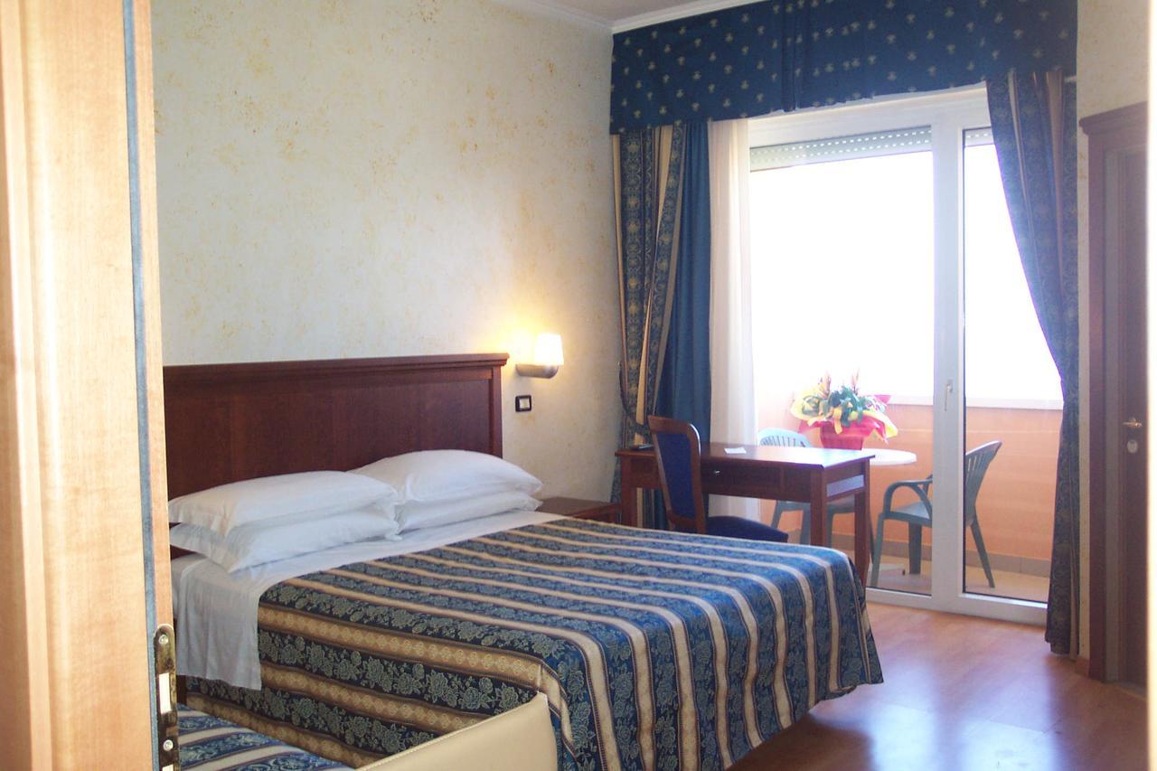 Hotel Alexander Resort Римини Экстерьер фото
