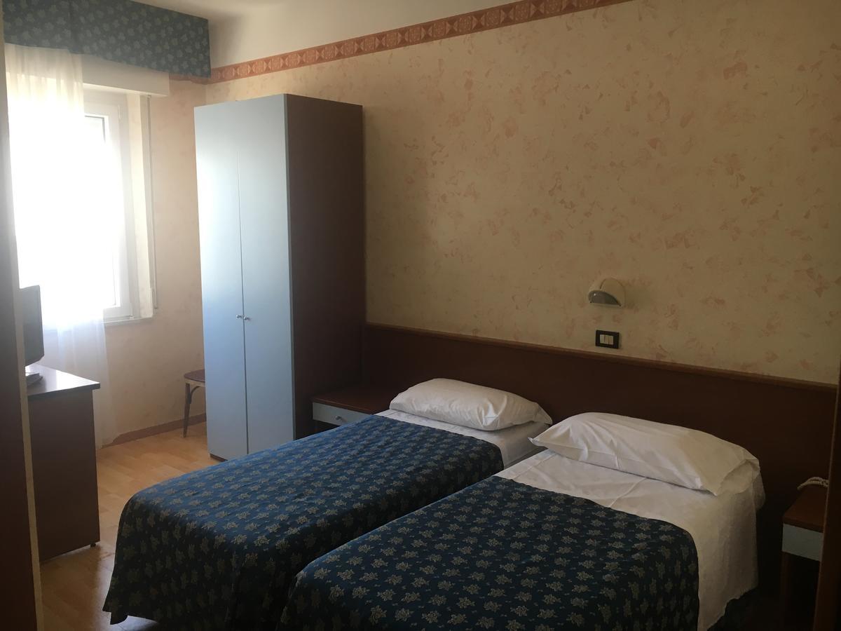 Hotel Alexander Resort Римини Экстерьер фото