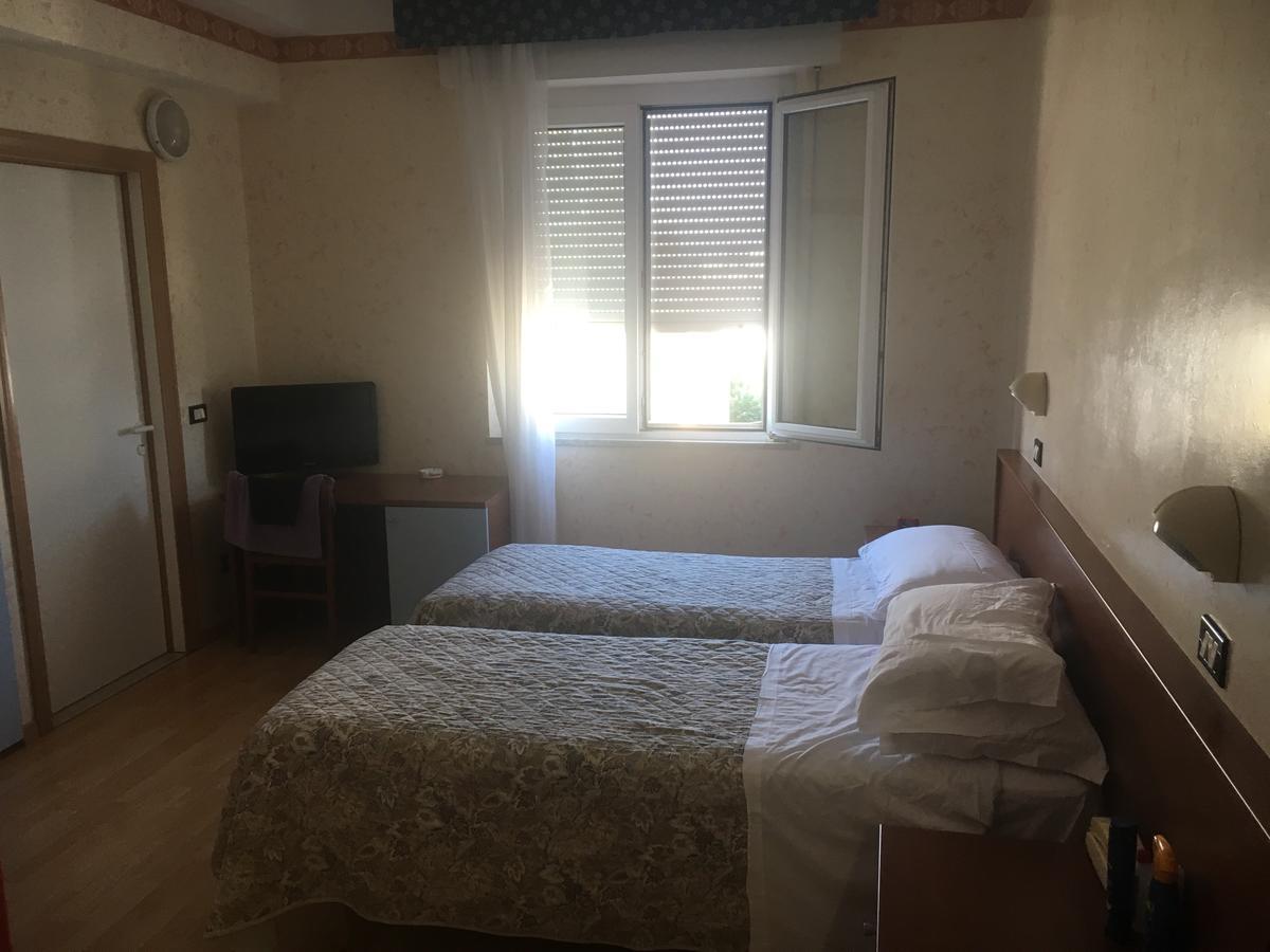 Hotel Alexander Resort Римини Экстерьер фото