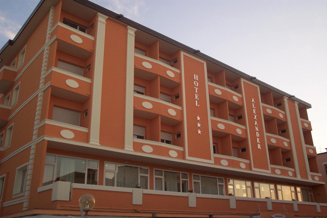Hotel Alexander Resort Римини Экстерьер фото